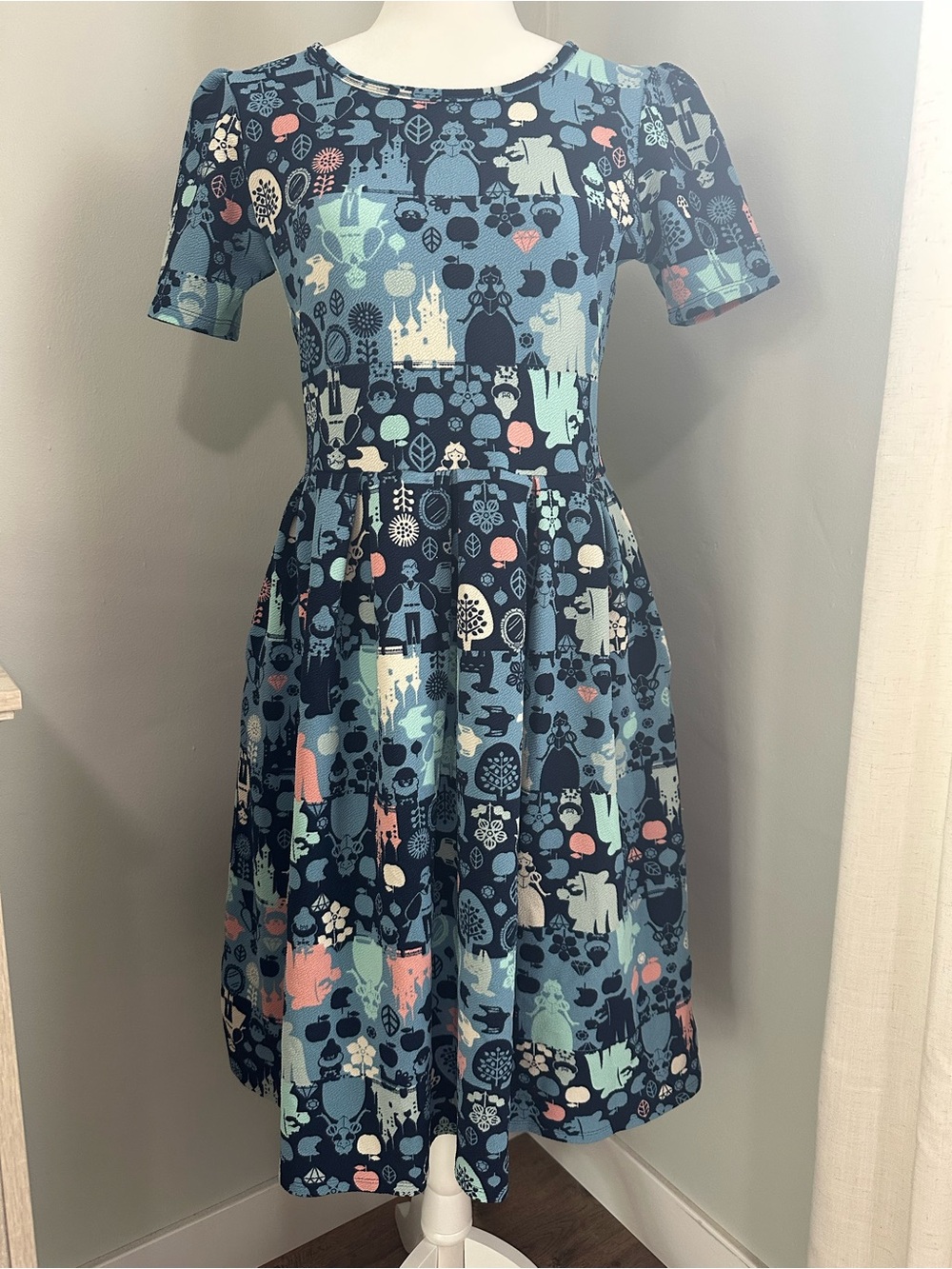 LulaRoe Amelia Disney Dress, Castle, Princess, Snow White, Collector, Large